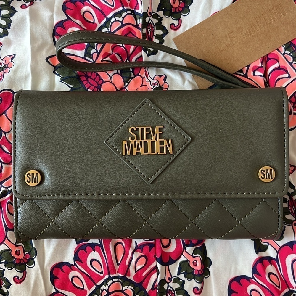 Brand New Steve Madden Olive Green Quilt Stitch Large Wristlet Wallet Organizer